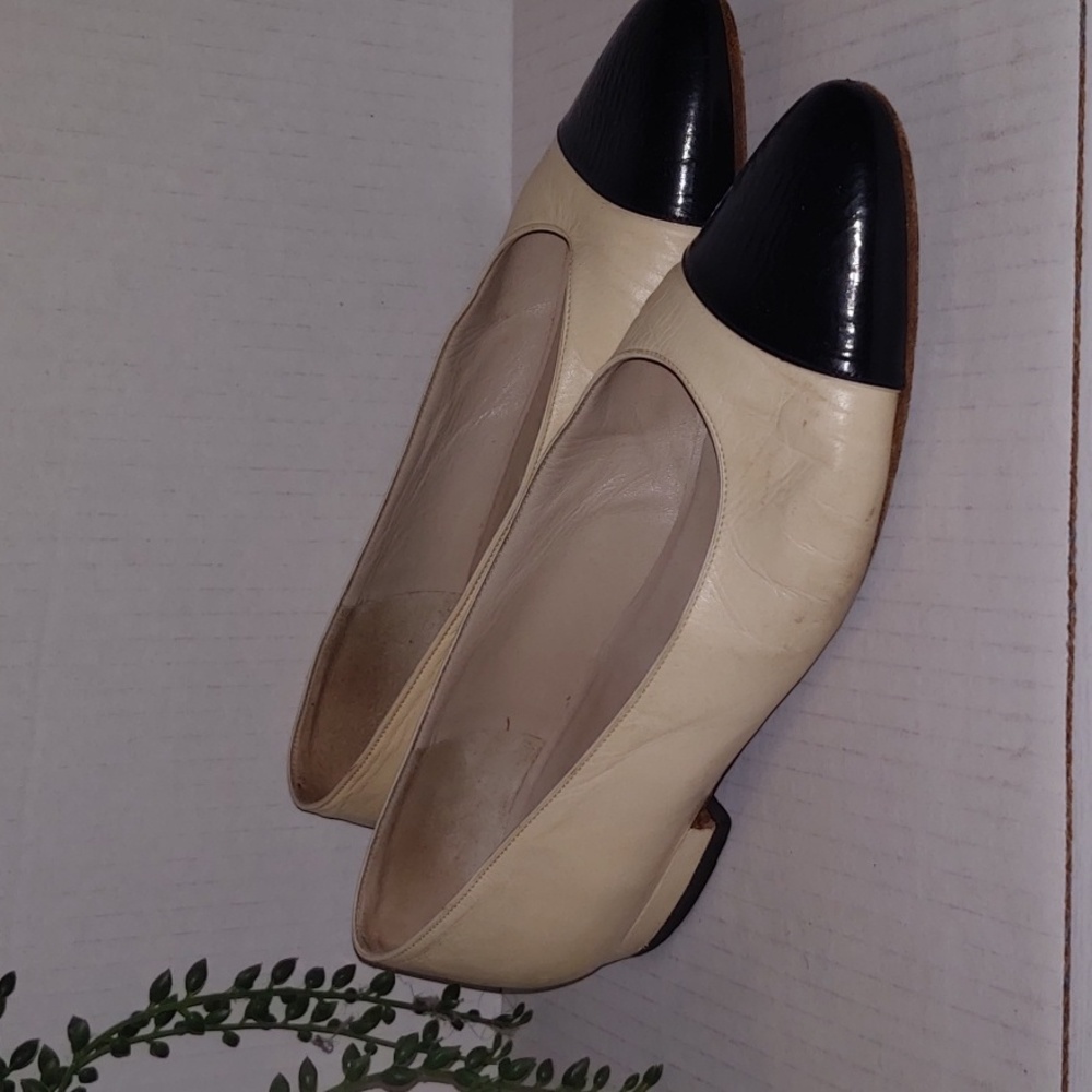 CHANEL leather cap toe vintage heel shoes